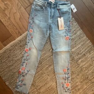 Driftwood flower embroidered jeans size 25-New with tags